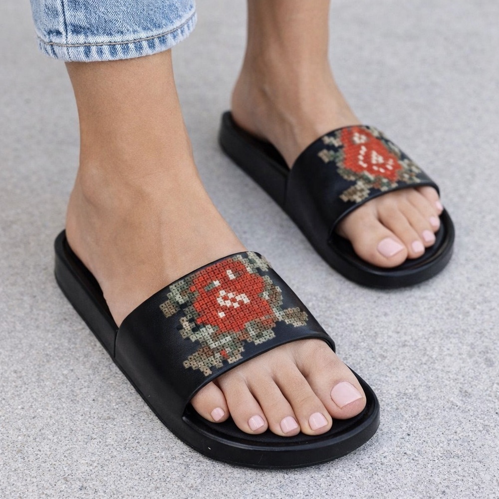 Melissa Pixel Floral Beach Slide Black Patent Leather Sandals Woman’s 6